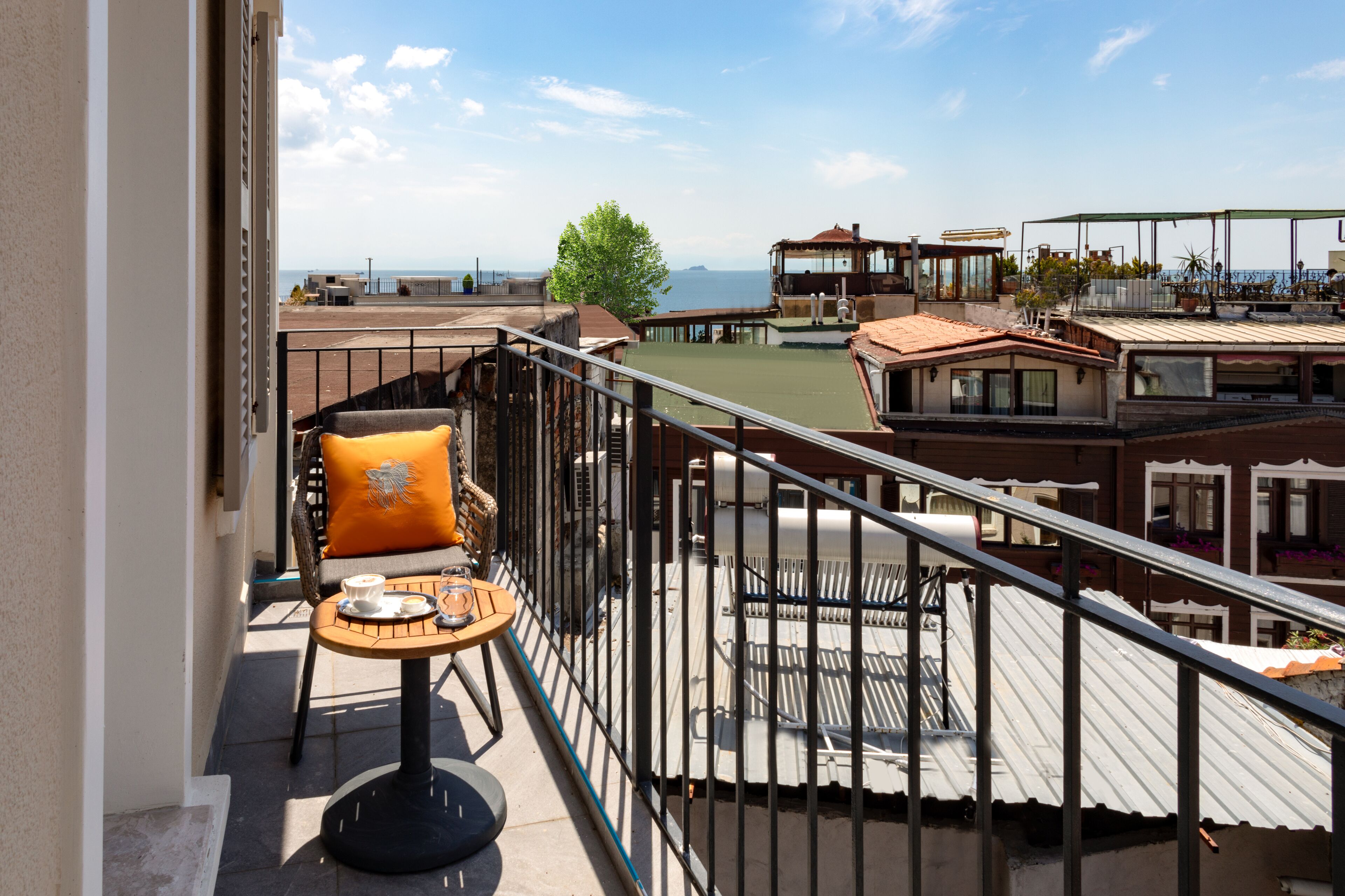 Connected Family Suite With Balcony | Ban công