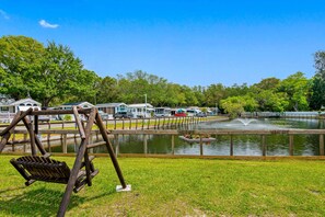 Property grounds - Sunshine Traveler — 55+ Only Vacation Rental! (Largo)