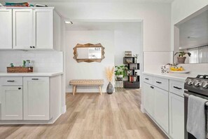 冰箱、微波炉、烤箱、炉灶