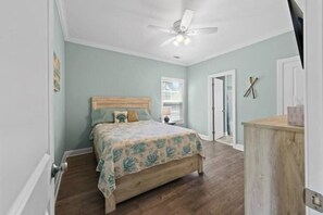 4 bedrooms, iron/ironing board, travel crib, WiFi - Dog friendly, no pet fee! 4bd home w/private pool. (North Myrtle Beach)