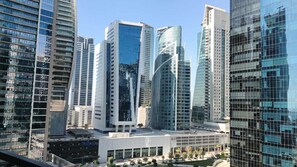 Exterior - Stylish Dubai Apartment w/ Pool & Gym in Business Bay (Dubai)