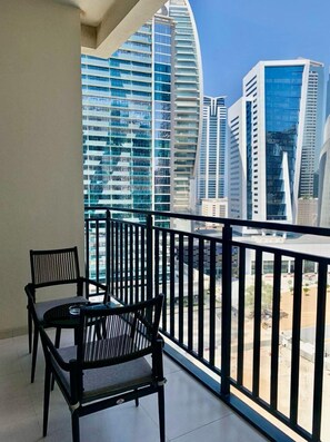 Property grounds - Stylish Dubai Apartment w/ Pool & Gym in Business Bay (Dubai)