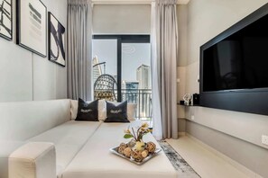 1 bedroom, iron/ironing board, travel cot, WiFi - Stylish Dubai Apartment w/ Pool | Near Burj Khalifa (Dubai)