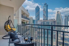 Property grounds - Stylish Dubai Apartment w/ Pool | Near Burj Khalifa (Dubai)