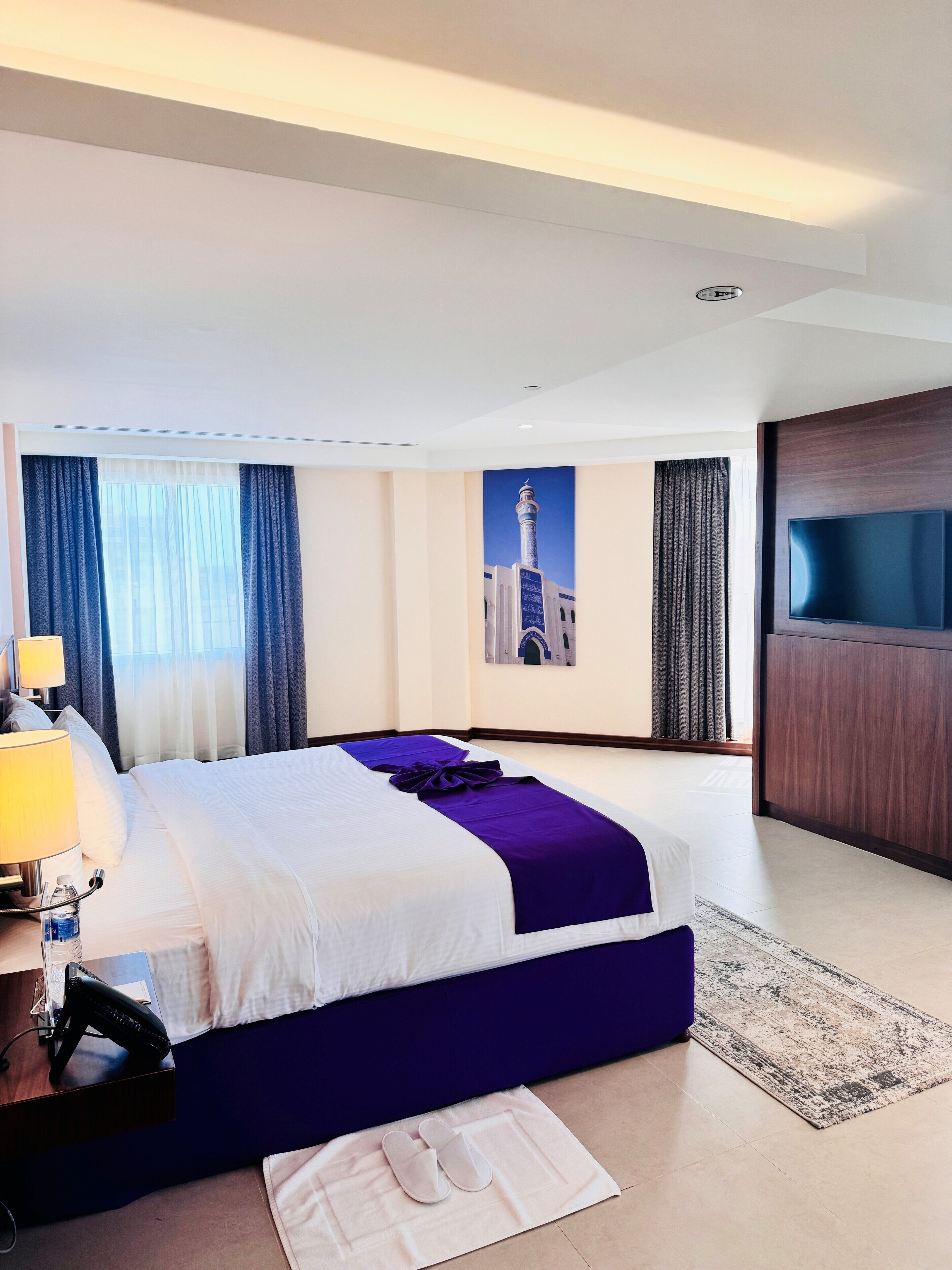 junior suite, 1 king bed | premium bedding, in-room safe, desk, soundproofing