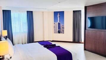 ジュニア スイート キングベッド 1 台 | 高級寝具、セーフティボックス (室内)、デスク、防音設備