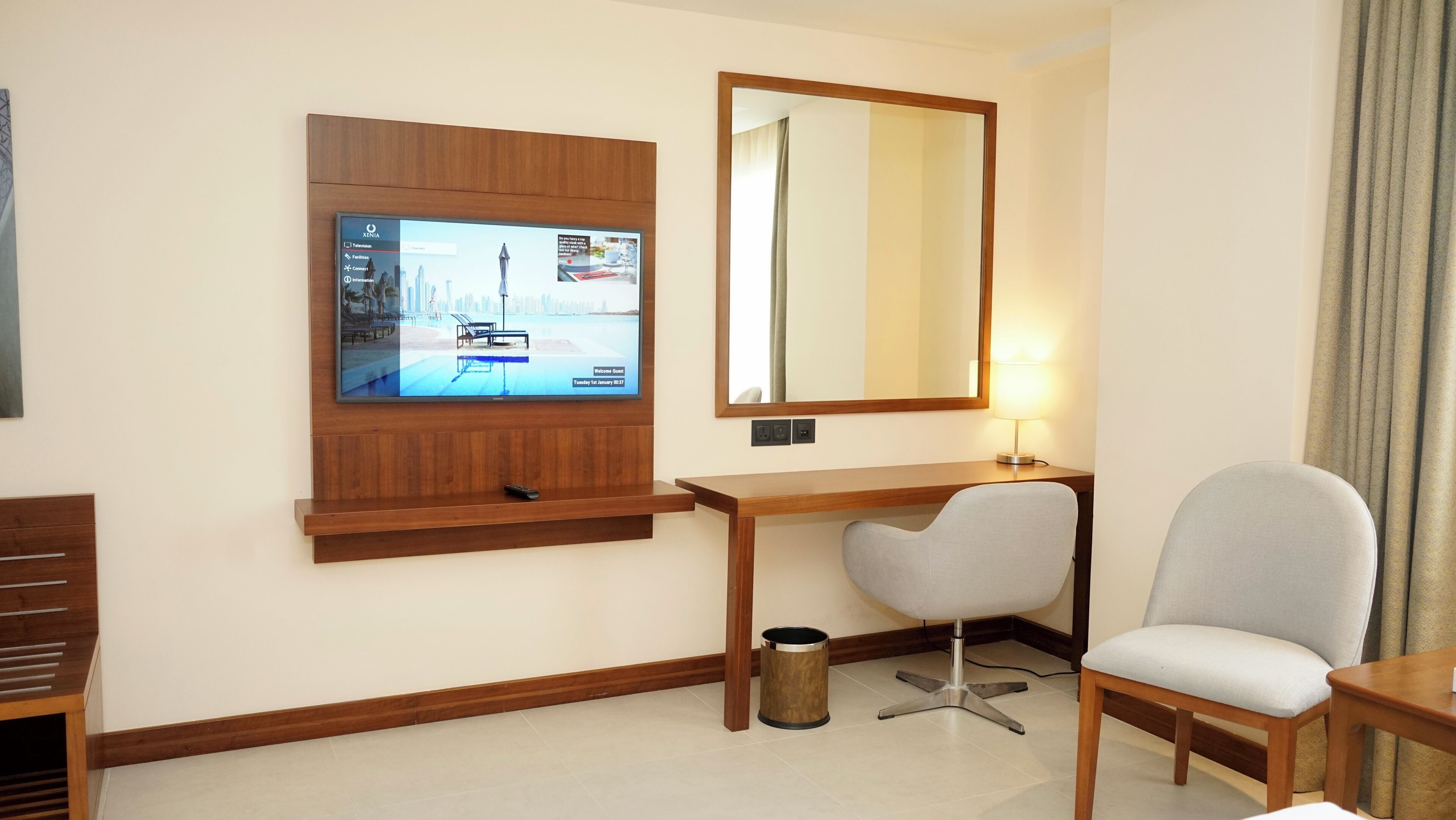 deluxe room, 1 king bed | premium bedding, in-room safe, desk, soundproofing