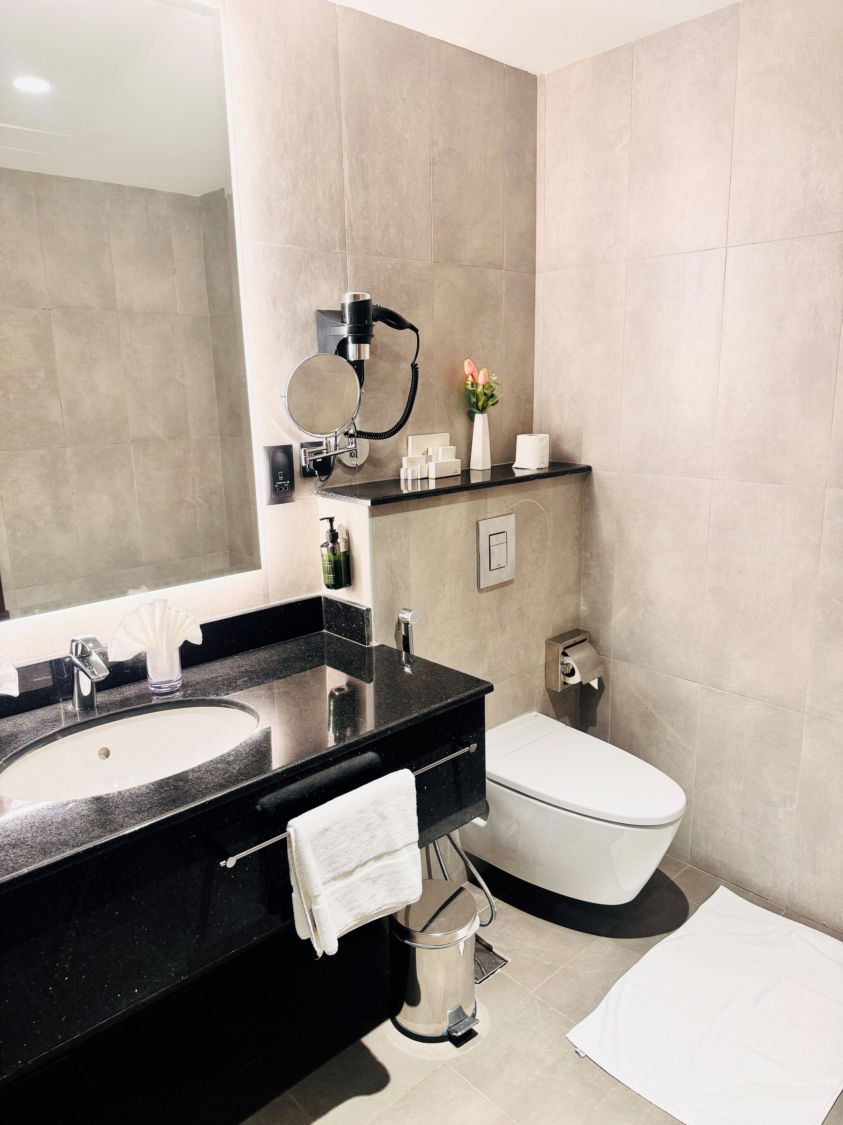 junior suite, 1 king bed | bathroom | free toiletries, hair dryer, slippers