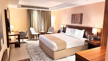 Deluxe Room, 1 King Bed | Premium bedding, in-room safe, desk, soundproofing