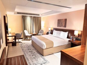 Deluxe Room, 1 King Bed | Premium bedding, in-room safe, desk, soundproofing - Kyriad Hotel Salalah (Salalah)