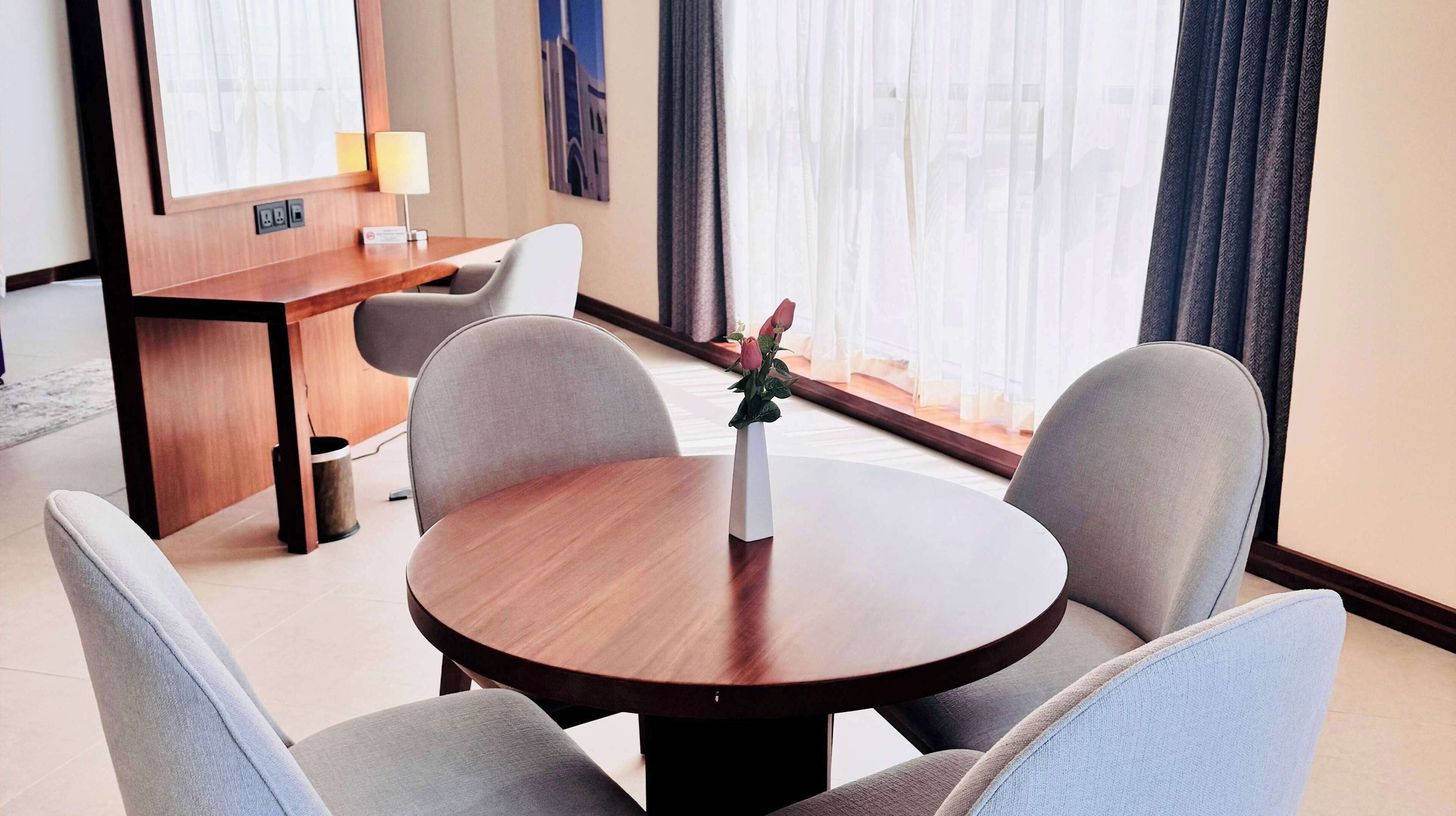 Suite Junior, 1 letto king | Biancheria da letto di alta qualità, una cassaforte in camera