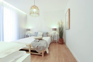 7 bedrooms, travel cot, free WiFi, bed sheets - Quinta de São Pedro - Private viewpoint overlooking the Douro (Barrô RSD)
