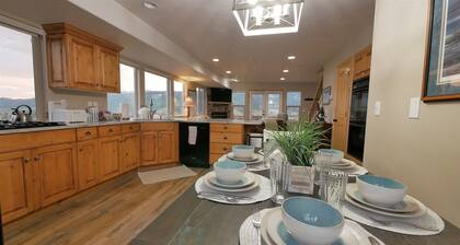 Stunning Panoramic Views of Mtns & Lake, 3bed 2.5bath