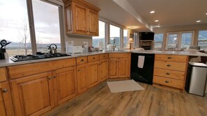 Fridge, microwave, oven, stovetop - Stunning Panoramic Views of Mtns & Lake, 3bed 2.5bath (Eden)