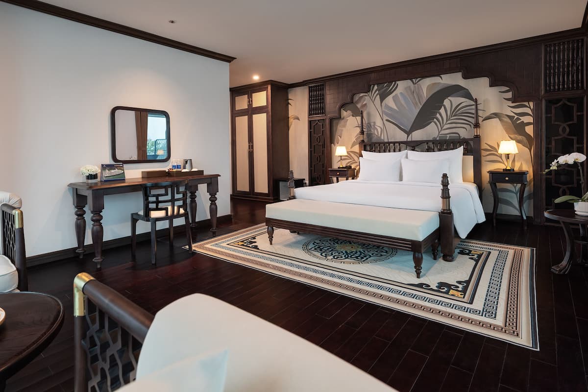 Executive Suite with Balcony and Ocean View | 1 bedroom, minibar, desk, laptop workspace