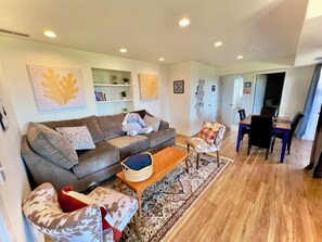 Smart TV - Puget Sound Suite - Sunset, Lighthouse & Peaks (Tacoma)