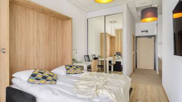 Deluxe Apartment | 1 bedroom, laptop workspace, iron/ironing board, free WiFi