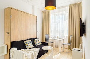 1 habitación y espacio para trabajar con laptop 