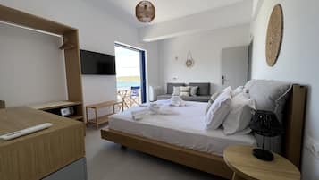 Deluxe Double Room | Hypo-allergenic bedding, in-room safe, soundproofing, free WiFi