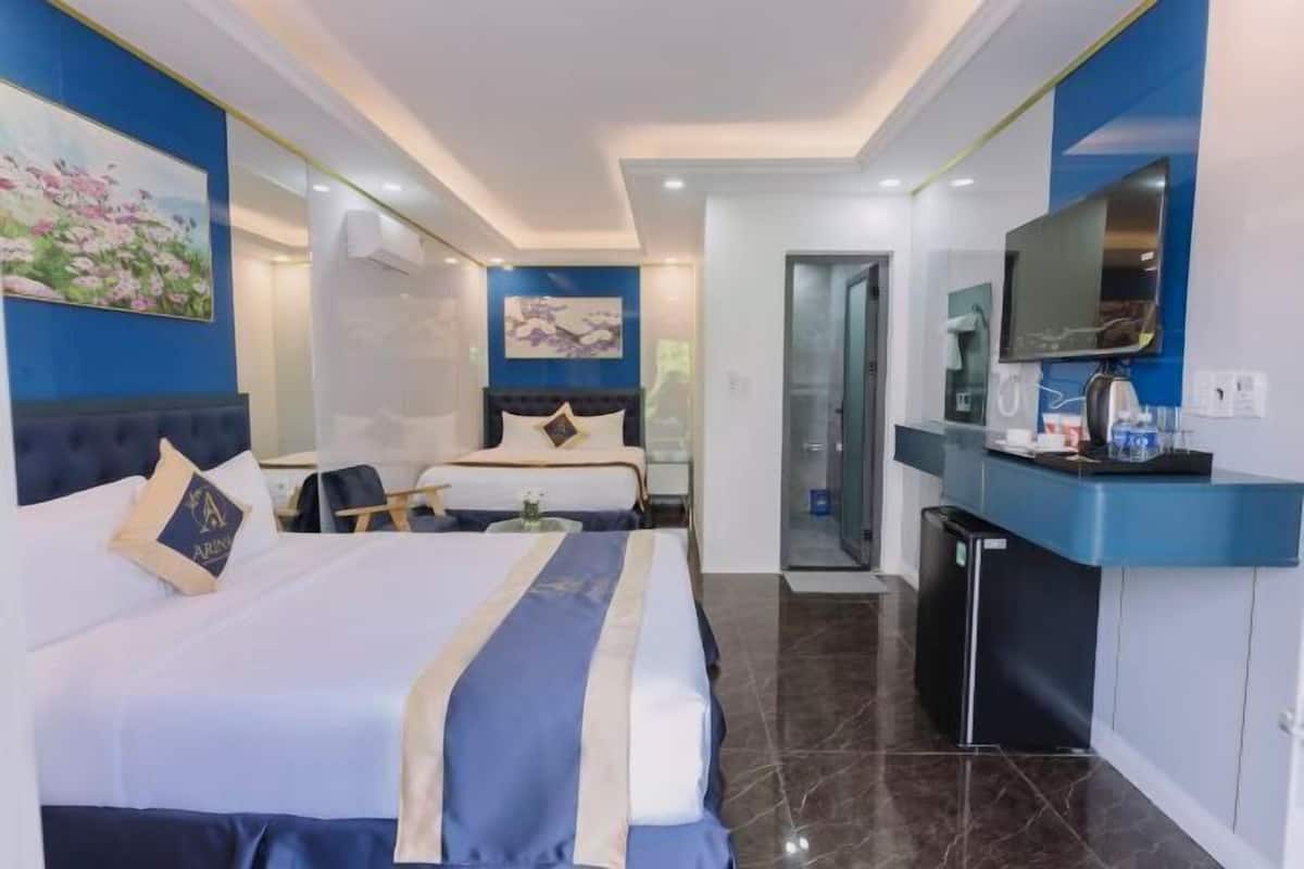Hypo-allergenic bedding, free minibar items, individually decorated