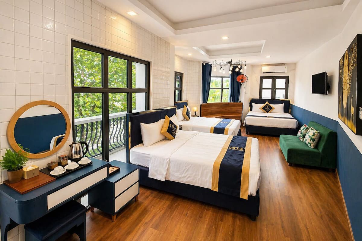 Family Room, Balcony, City View | Hypo-allergenic bedding, free minibar items, individually decorated