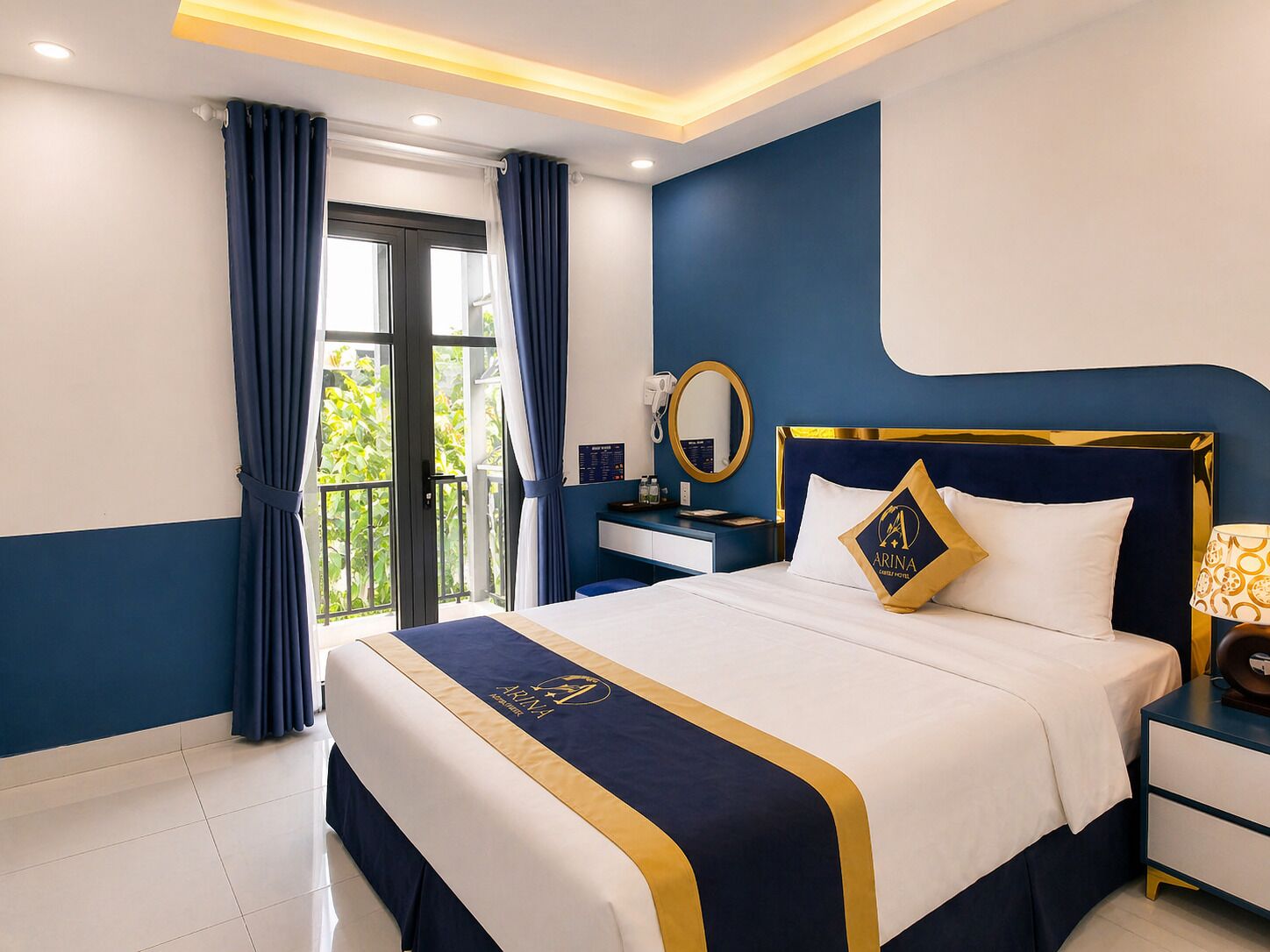 Deluxe Room, 1 Queen Bed, Balcony, City View | Hypo-allergenic bedding, free minibar items, individually decorated