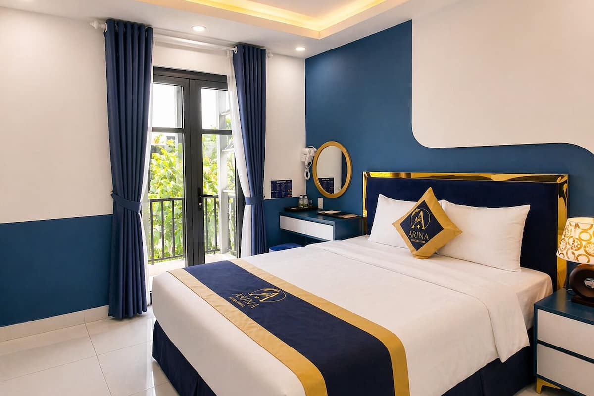 Deluxe Room, 1 Queen Bed, Balcony, City View | Hypo-allergenic bedding, free minibar items, individually decorated