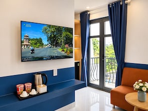 Junior Double Room, 1 Queen Bed, Balcony, City View | Hypo-allergenic bedding, free minibar items, individually decorated