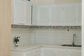 Standard Room, 1 King Bed, No Windows | Private kitchen | Mini-fridge, paper towels