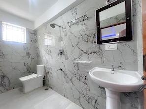 Deluxe Room | Bathroom - Hotel Grand Palace (Bengaluru)