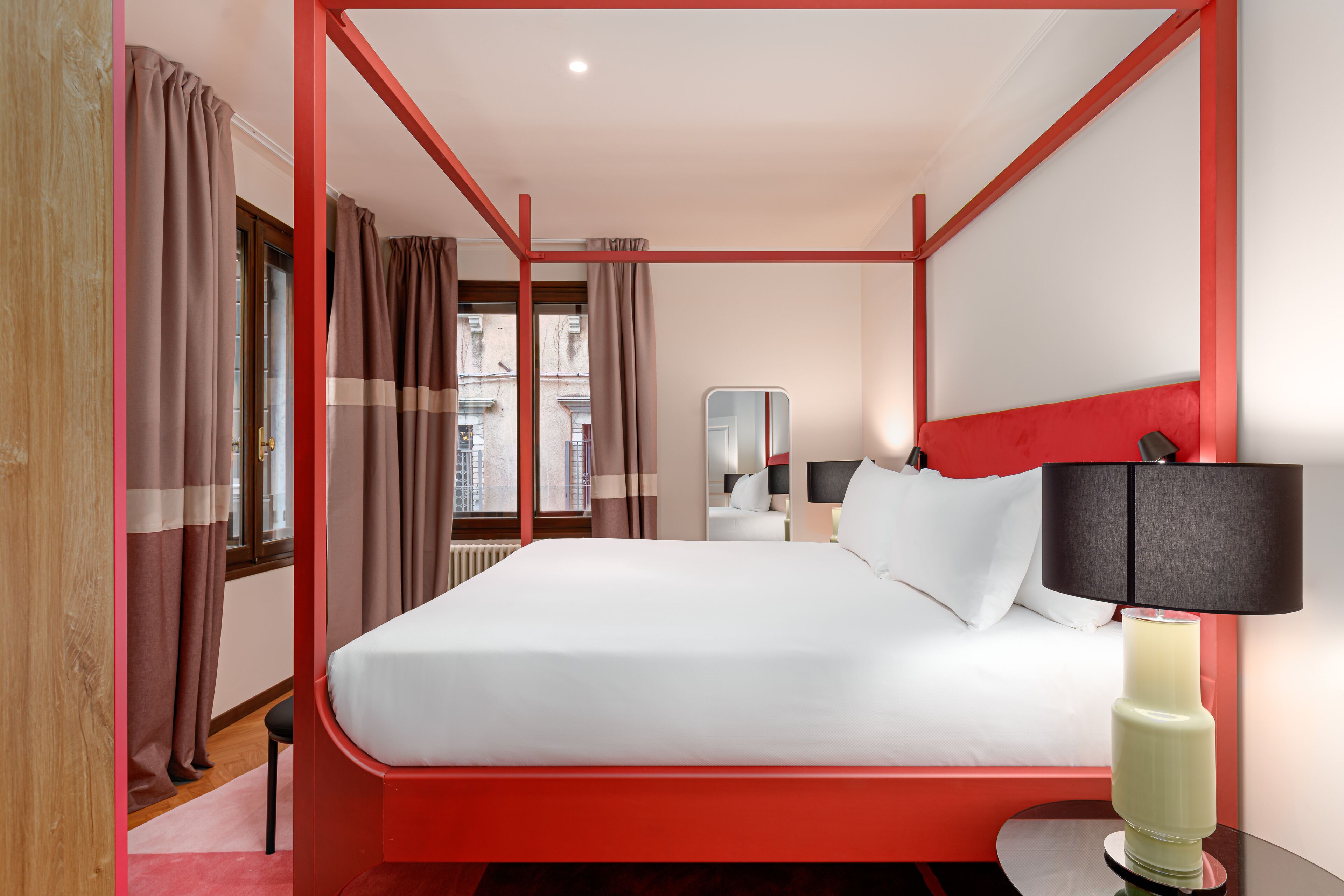 Căn hộ Tiêu chuẩn (Gelsomino) | Bộ đồ giường cao cấp, chăn bông, nệm cao su hoạt tính (memory foam) 