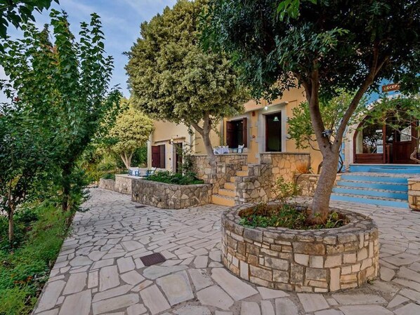 Property grounds - Group Accommodation in Crete Separate Houses (Apokoronas)