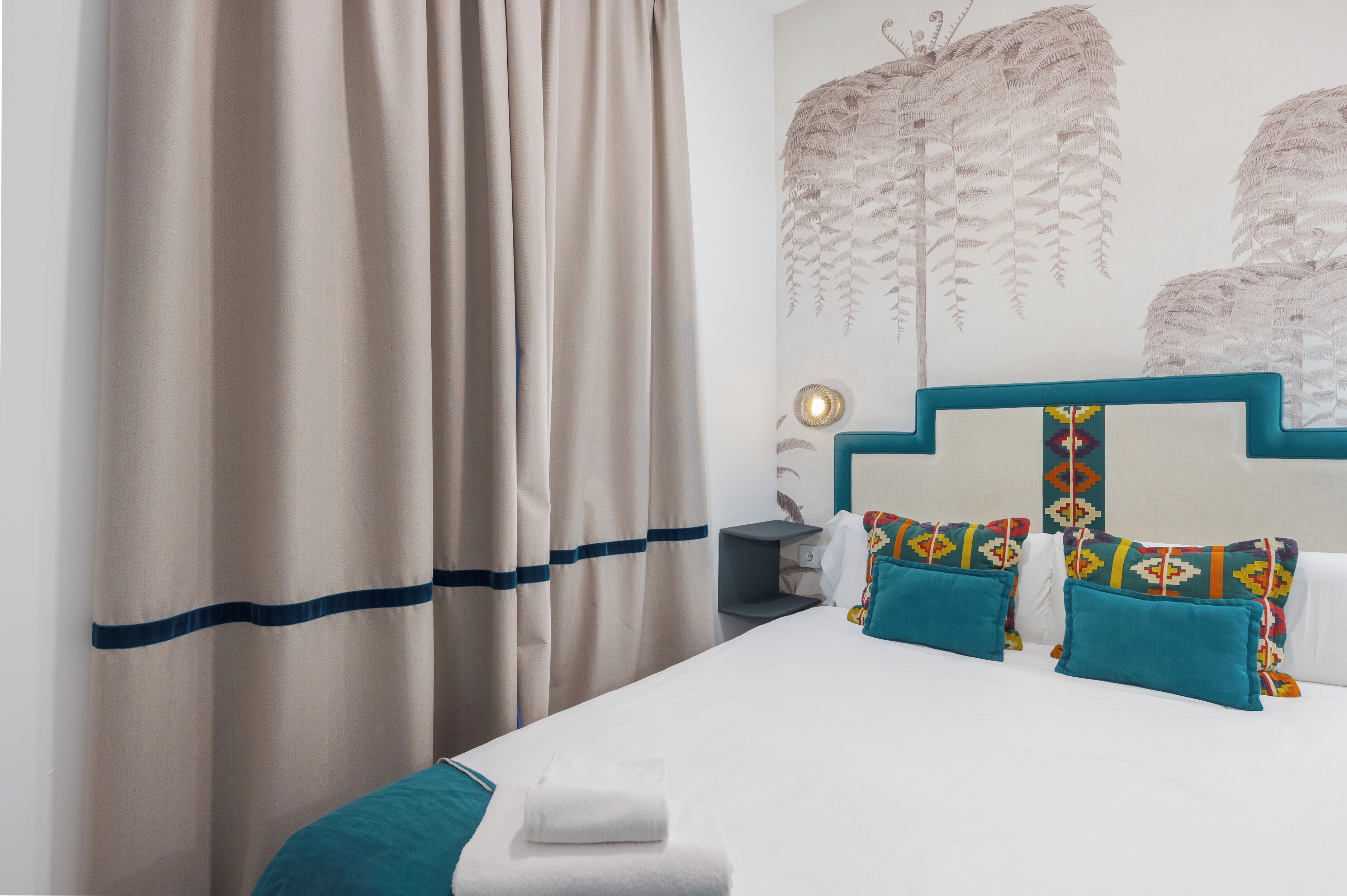 Habitación estándar, 1 cama matrimonial | Edredón, cuna de viaje, wifi gratis y ropa de cama 