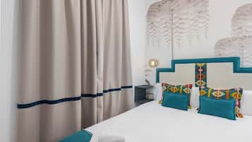 Habitación estándar, 1 cama matrimonial | Edredón, cuna de viaje, wifi gratis y ropa de cama