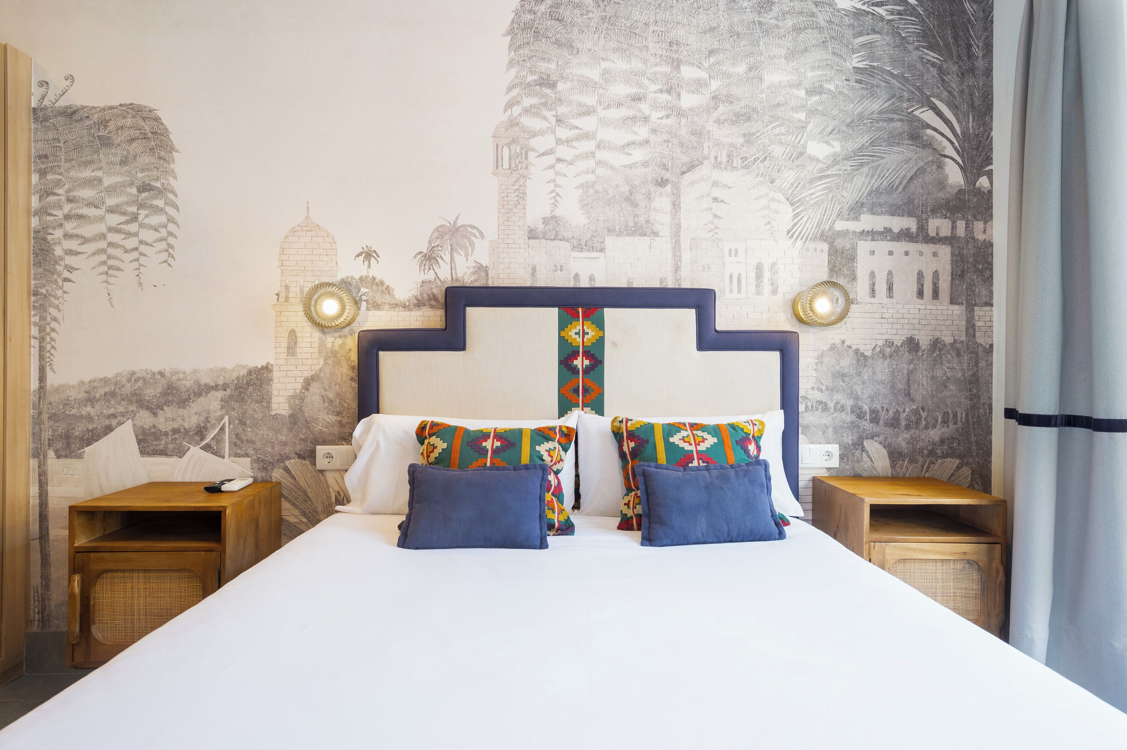 Standard Room, 1 Double Bed | Down comforters, cribs (surcharge), WiFi (free), bed sheets