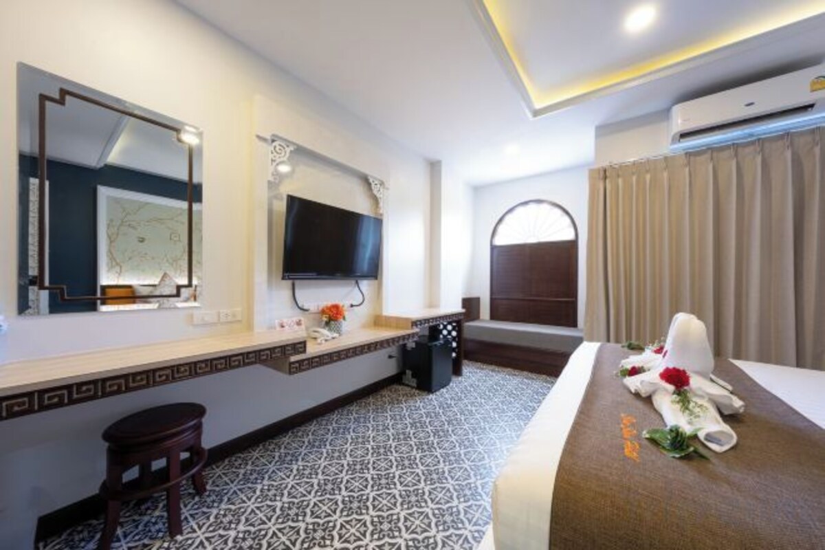In-room safe, desk, free WiFi, bed sheets