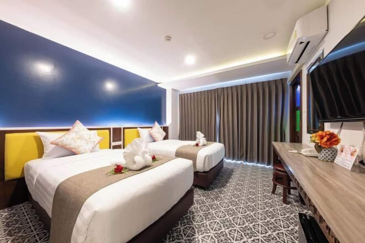 In-room safe, desk, WiFi (free), bed sheets