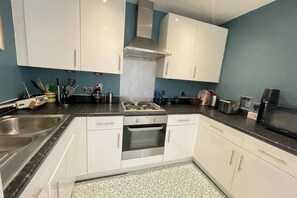Private kitchen - Radiant & Homley 1BD Flat, Hither Green (London)
