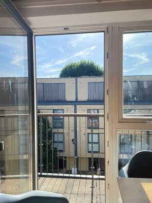 Balcony - Radiant & Homley 1BD Flat, Hither Green (London)
