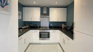 Private kitchen - Radiant & Homley 1BD Flat, Hither Green (London)