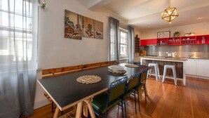 Apartemen Basic, 2 Tempat Tidur Queen | Tempat makan
