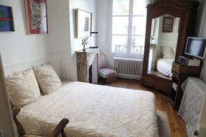 2 slaapkamers, een bureau, een strijkplank/strijkijzer, wifi