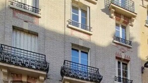 A building with a sign for 'INSTITUT GARDEN' on the ground floor. - Appart aux Gobelins à 15 min à Pied de Saint Michel, Notre Damme et Montparnasse (Paris)
