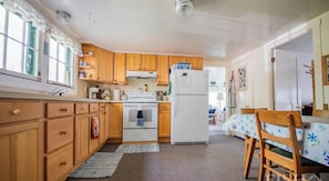Microwave, coffee/tea maker, toaster