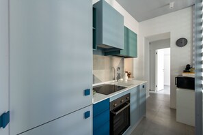 Jääkaappi, mikroaaltouuni, uuni, astianpesukone