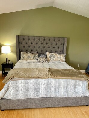 4 camere, una scrivania, Wi-Fi, lenzuola