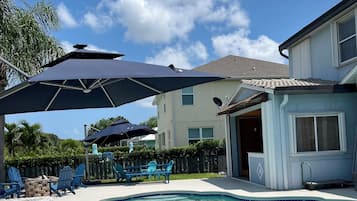 室外游泳池,恒温泳池