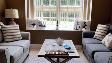 智能电视、壁炉、办公室