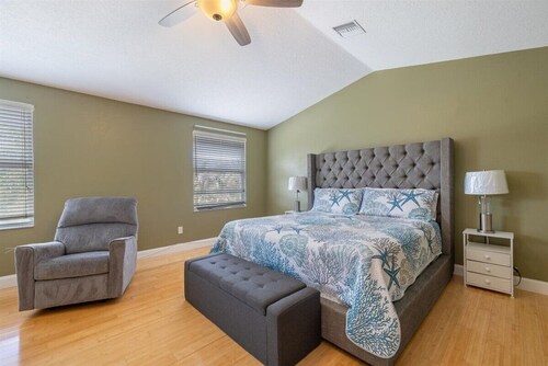 Ocean access with boat dock 4 bedroom 3 bathroom beautiful Pool home with Spa. 