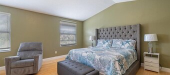 Ocean access with boat dock 4 bedroom 3 bathroom beautiful Pool home with Spa. 